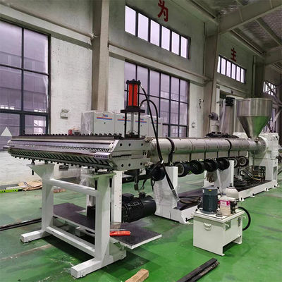 Se utilizan 150 máquinas de extrusión de plástico de tornillo único línea de extrusión de chapa de PVC