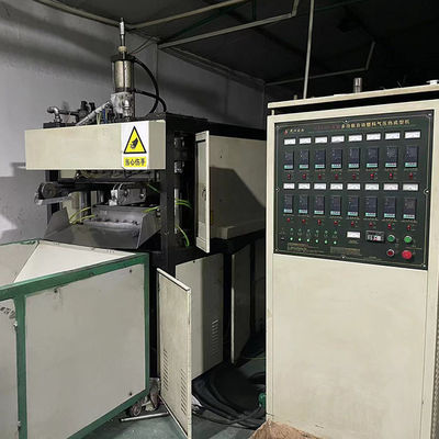 Máquina de termoformado de plástico grande de 380V usada 7000kg para compradores