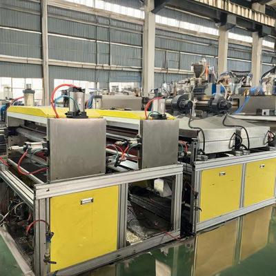 Velocidad de extrusión continua Extrusora de plástico de tornillo único con cabeza de extrusión personalizada