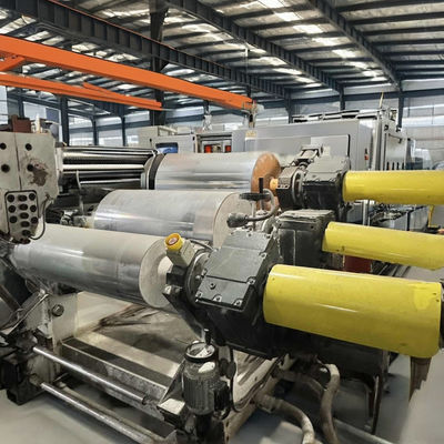 Máquina de extrusión continua de plástico con cabeza de extrusión personalizada con sistema de accionamiento servo