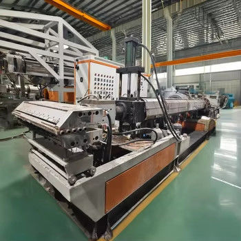 Máquina de extrusión de plástico refrigerada con agua para una producción máxima 33 1 longitud del tornillo