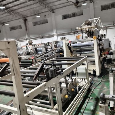 Máquina de extrusión de plástico controlada por PLC con diseño de tornillo personalizado y matriz de extrusión